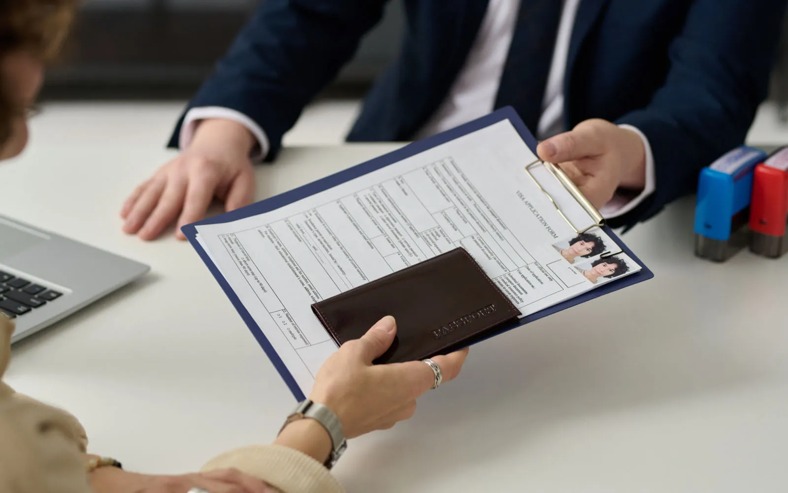 Passport application and renewal assistance service