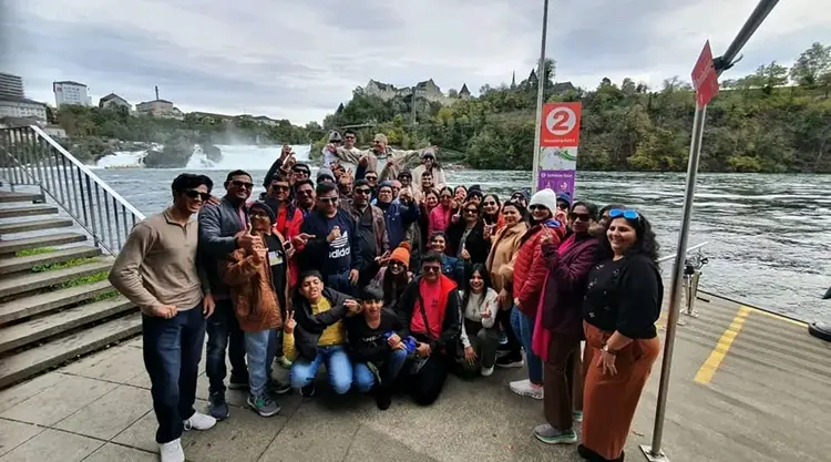 Cruise and sightseeing experience on international tour