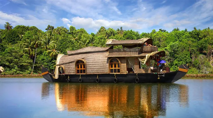 Scenic backwaters and houseboats on Kerala tour package
