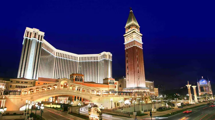 Luxury cruise tour experience with Skyline Tours