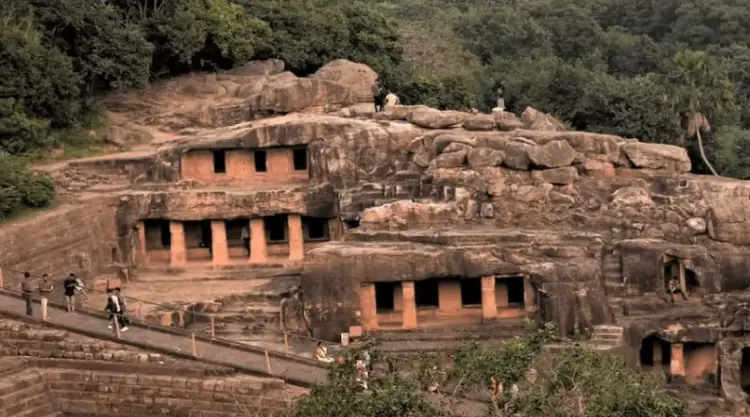 Scenic landscapes and temple architecture in Orissa holidays
