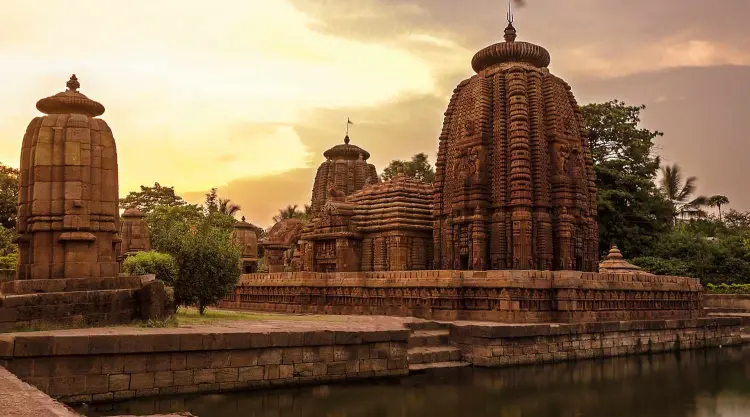Orissa tourist attractions and heritage sightseeing tour highlights