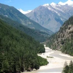 Tourists enjoying Uttarakhand vacation thumbnail